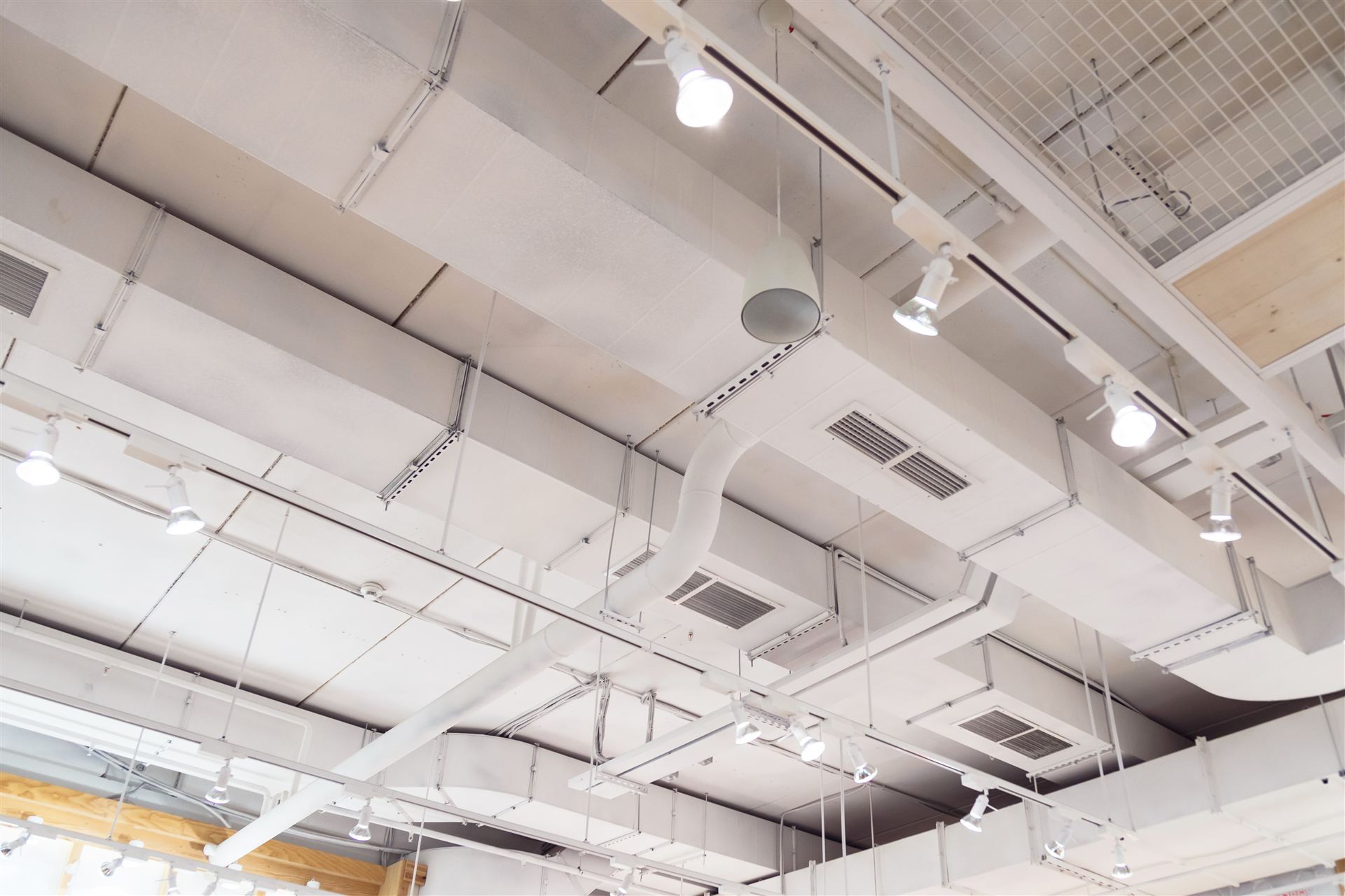 Ventilation ductwork and supply vents in a commercial space